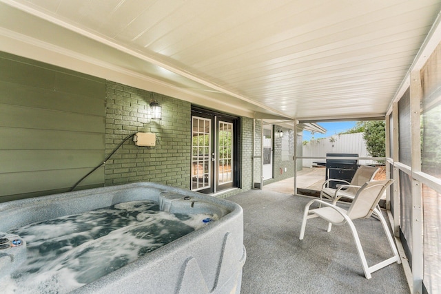 sunroom / solarium with a jacuzzi