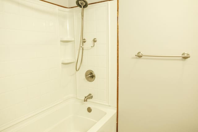 bathroom featuring tiled shower / bath combo