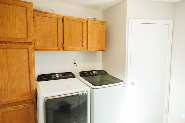 laundry area featuring cabinets and independent washer and dryer