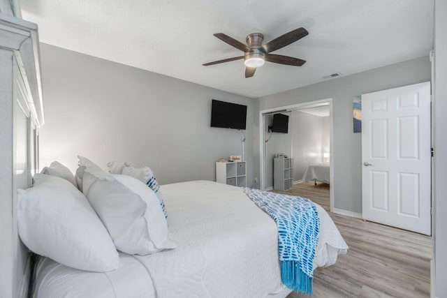 bedroom featuring light hardwood / wood-style floors, a closet, and ceiling fan