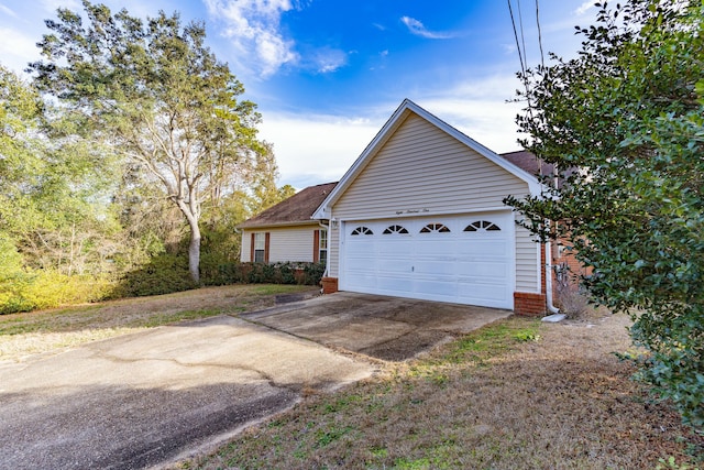 view of front facade featuring a garage