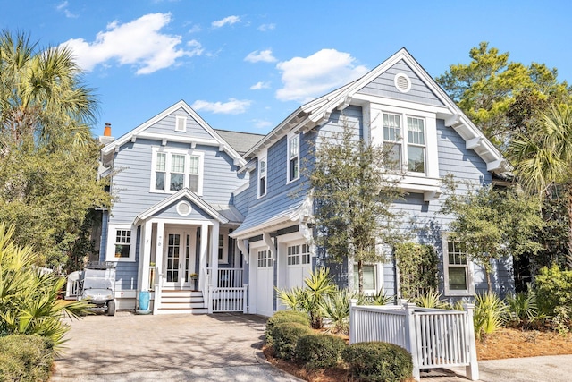 view of front facade featuring a garage and driveway