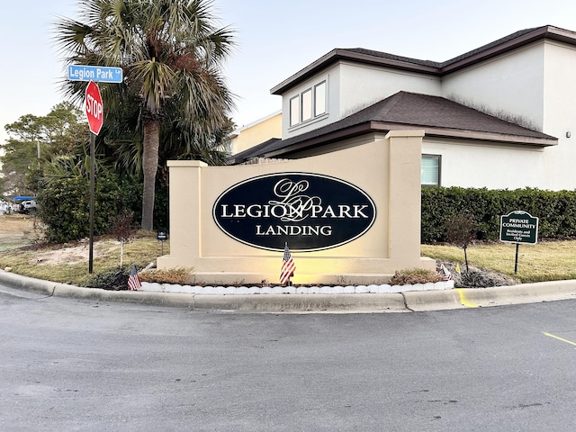 view of community / neighborhood sign