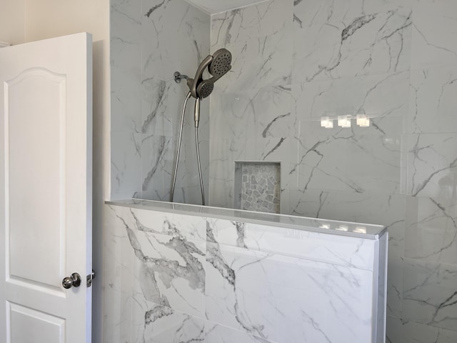 room details featuring a tile shower