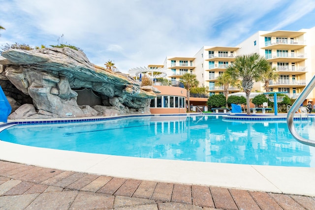 view of swimming pool