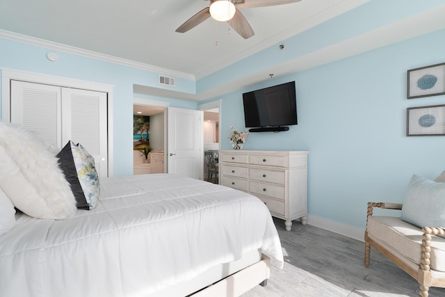 bedroom with ornamental molding, light hardwood / wood-style floors, a closet, and ceiling fan