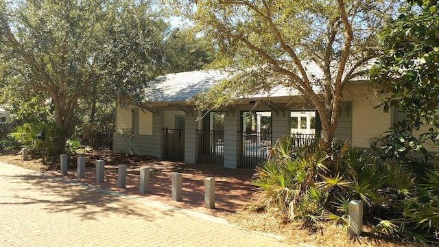 view of front of property