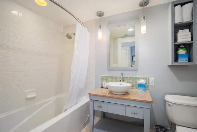 full bathroom featuring shower / bathtub combination with curtain, vanity, tasteful backsplash, and toilet