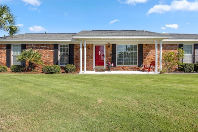 single story home featuring a front lawn