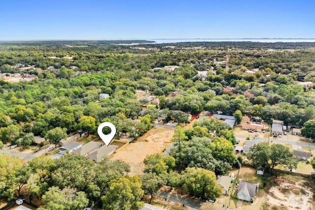 birds eye view of property featuring a forest view