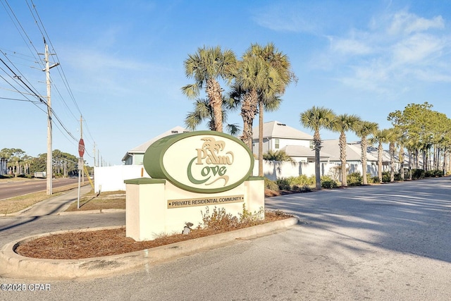 view of community / neighborhood sign