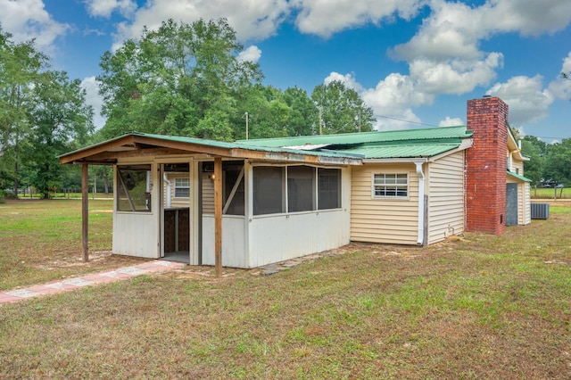 rear view of house featuring a lawn