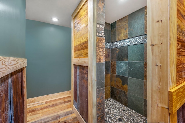 bathroom featuring a tile shower