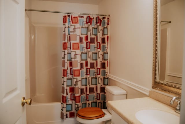 full bathroom with vanity, toilet, and shower / tub combo