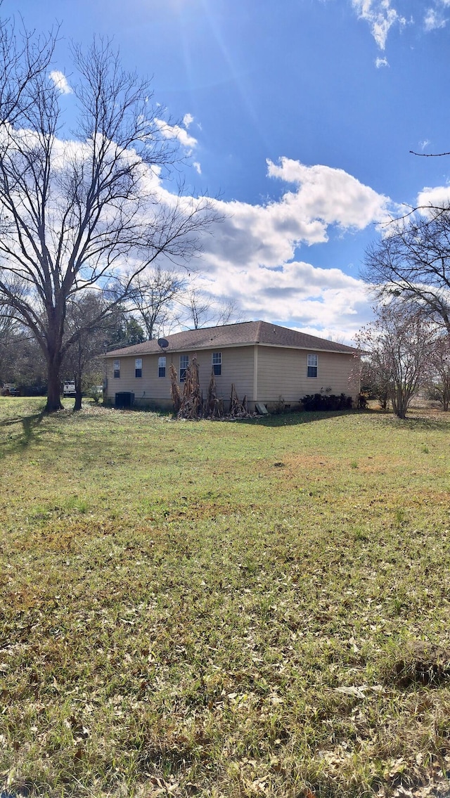 exterior space featuring a front lawn