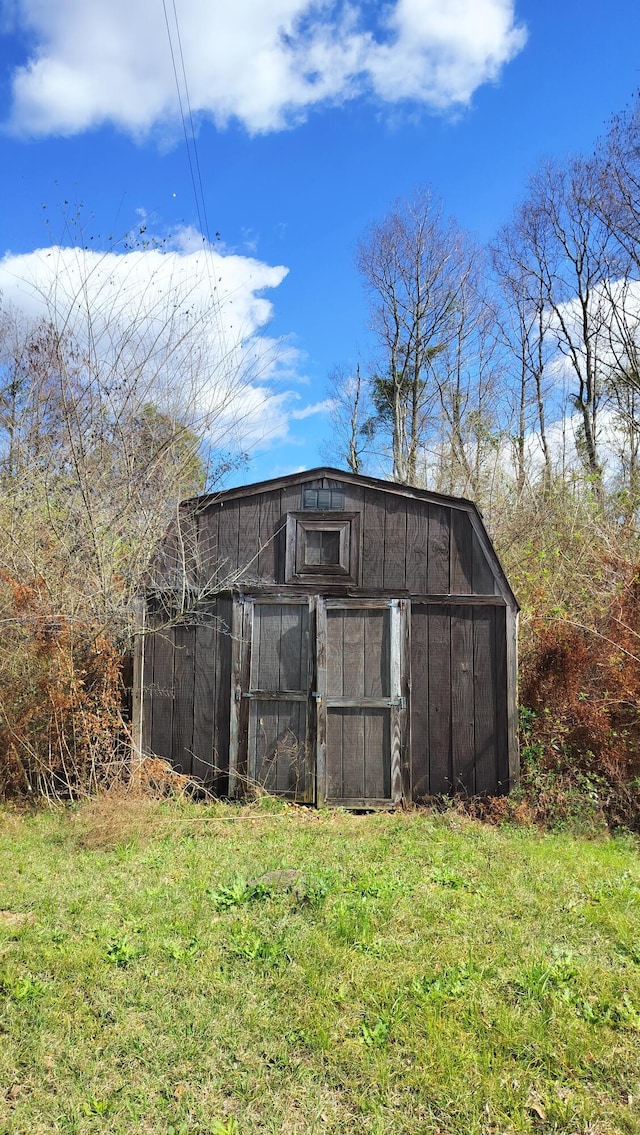 view of outdoor structure with a lawn