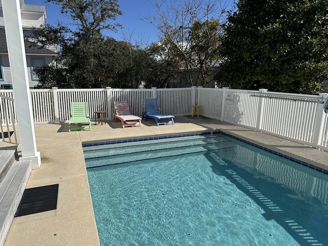 view of swimming pool