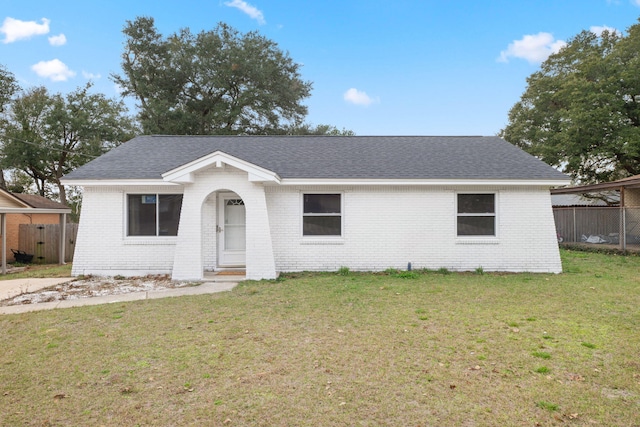 ranch-style home featuring a front yard