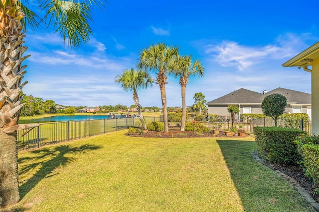 view of yard featuring a water view