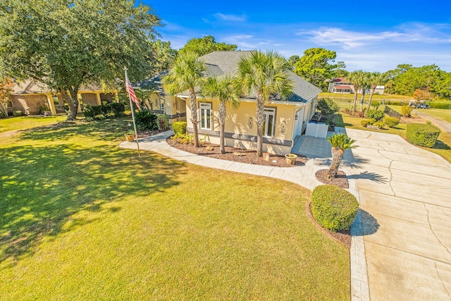 view of front of home featuring a front yard