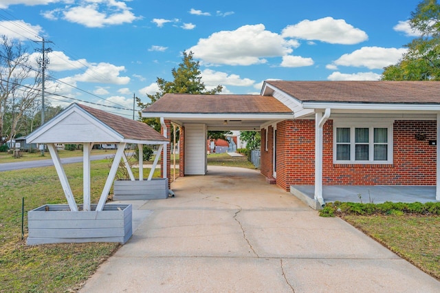 exterior space featuring a lawn