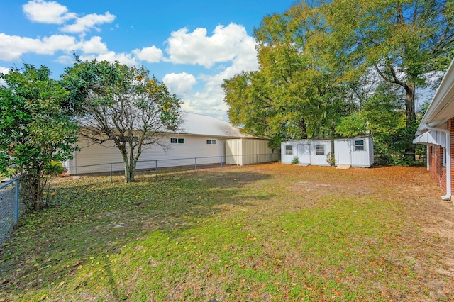 view of yard featuring a storage unit