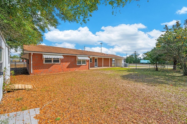 back of house featuring a yard