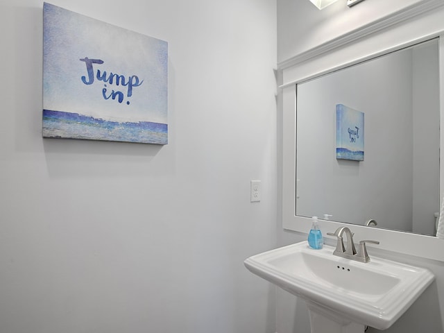 bathroom featuring sink