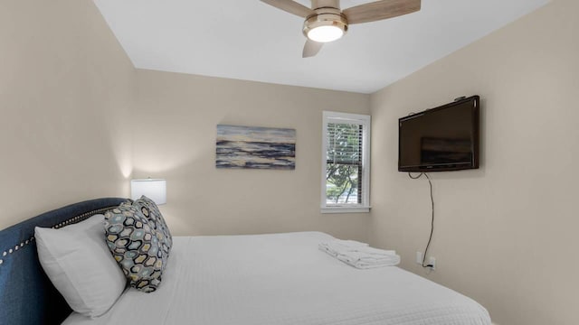 bedroom with ceiling fan