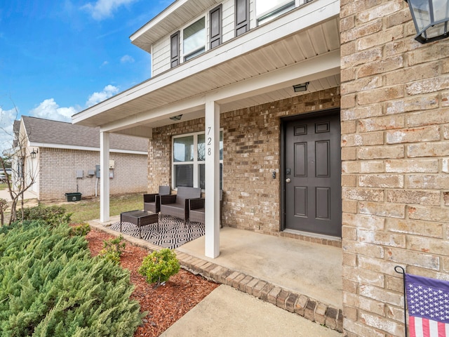 property entrance featuring a porch and an outdoor living space