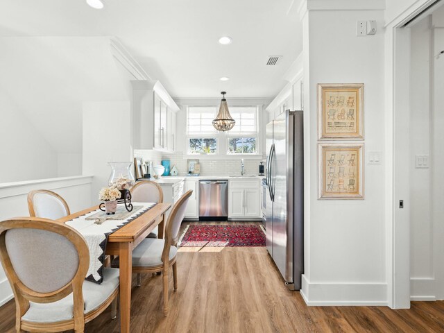 dining area with recessed lighting, visible vents, light wood-style flooring, and baseboards