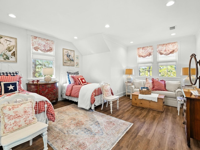 bedroom with dark wood-type flooring, recessed lighting, visible vents, and baseboards