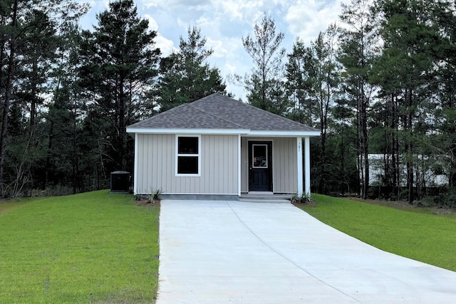 view of outdoor structure featuring driveway