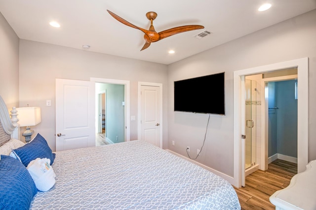 bedroom featuring light wood-style floors, recessed lighting, visible vents, and baseboards