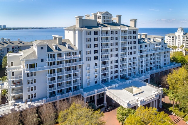 bird's eye view with a water view