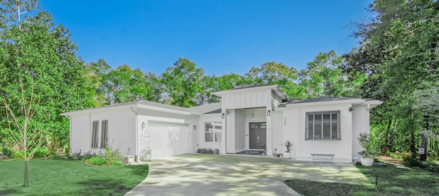 view of front facade with a garage and a front yard