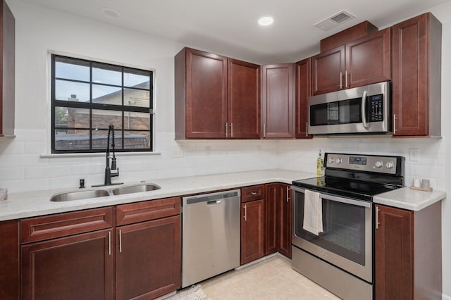 kitchen with visible vents, appliances with stainless steel finishes, a sink, backsplash, and recessed lighting