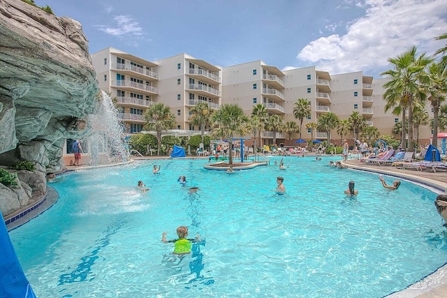 view of pool with pool water feature