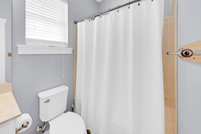 bathroom with a shower with curtain, vanity, and toilet