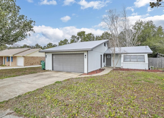 view of front of house featuring a garage and a front yard