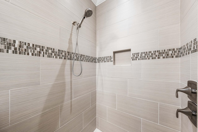 bathroom featuring a tile shower