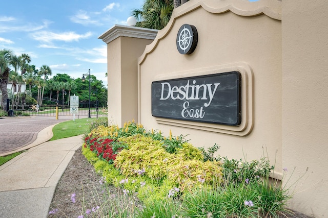 view of community / neighborhood sign