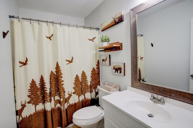 full bath featuring vanity, curtained shower, and toilet