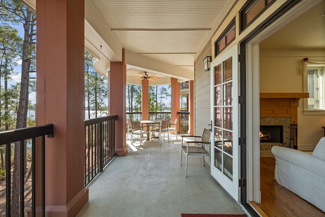 balcony featuring ceiling fan