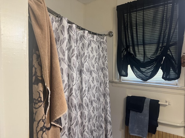 118 SE Carson Dr, Fort Walton Beach, FL 32548 - full bathroom with a shower with curtain