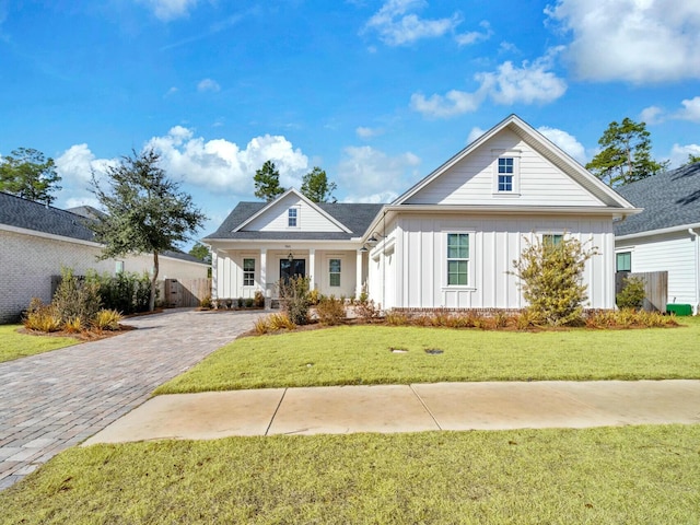 view of front of house featuring a front lawn and a porch