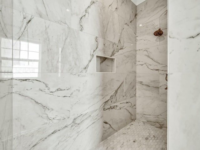 bathroom featuring a tile shower