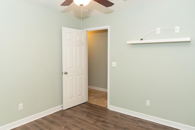 empty room featuring dark hardwood / wood-style floors and ceiling fan