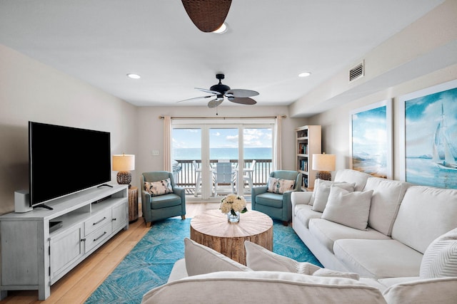 living room with recessed lighting, visible vents, light wood-type flooring, and ceiling fan