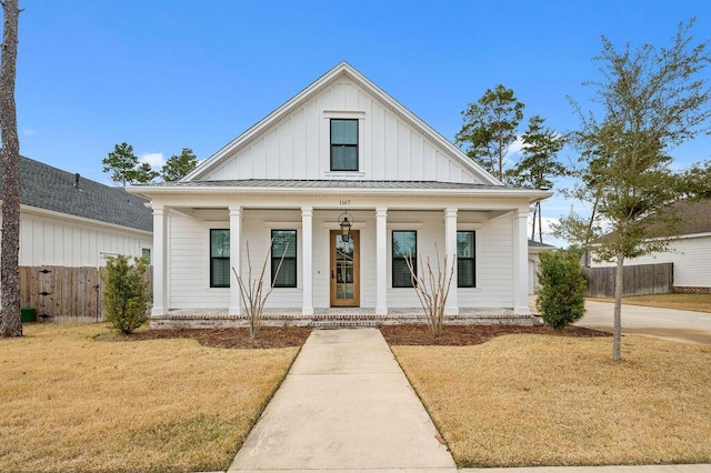 view of front facade with a front yard and covered porch